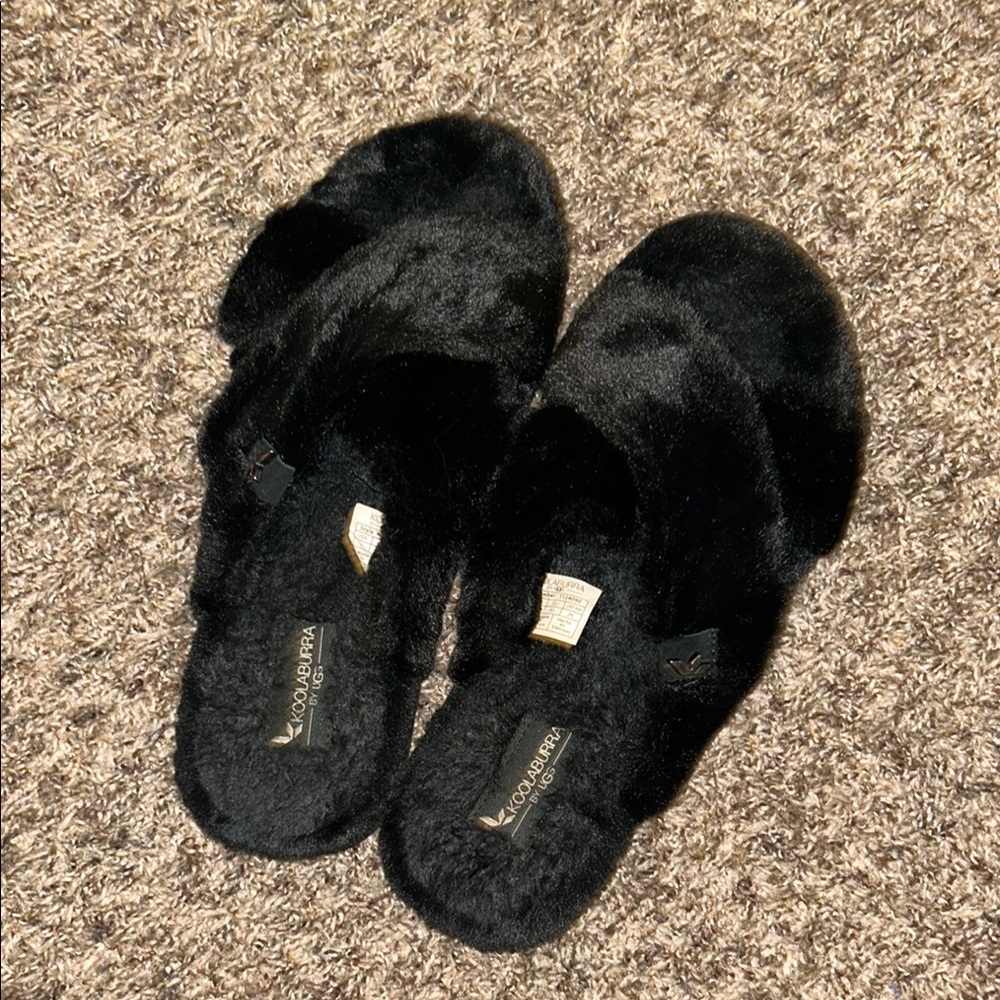 Koolaburra by UGG Women's Fuzz-It Sandals in Black